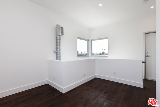 1037 N LAUREL AVE Unit: 17