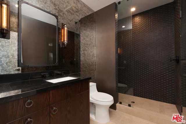 1037 N LAUREL AVE Unit: 17