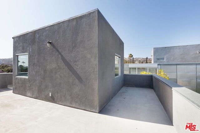 1037 N LAUREL AVE Unit: 17