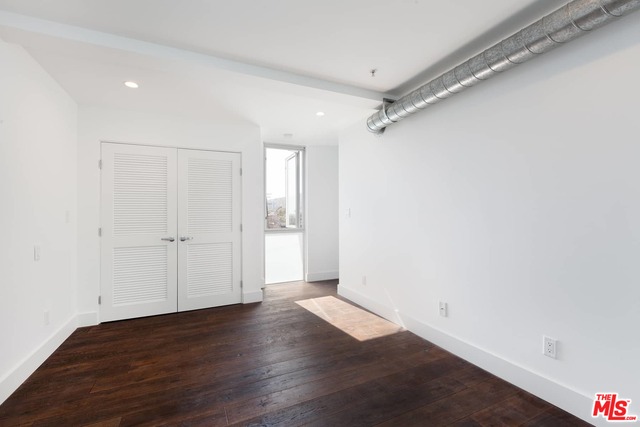 1037 N LAUREL AVE Unit: 17