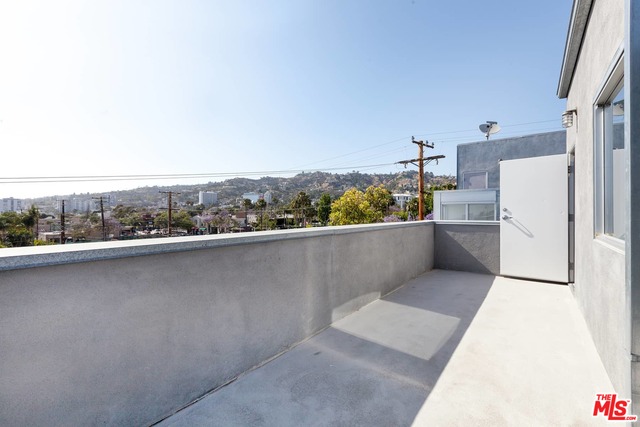 1037 N LAUREL AVE Unit: 17