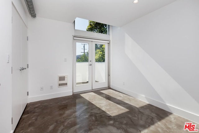 1037 N LAUREL AVE Unit: 17