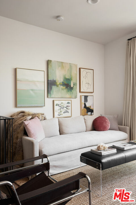 751 N Fairfax Ave Unit: 10