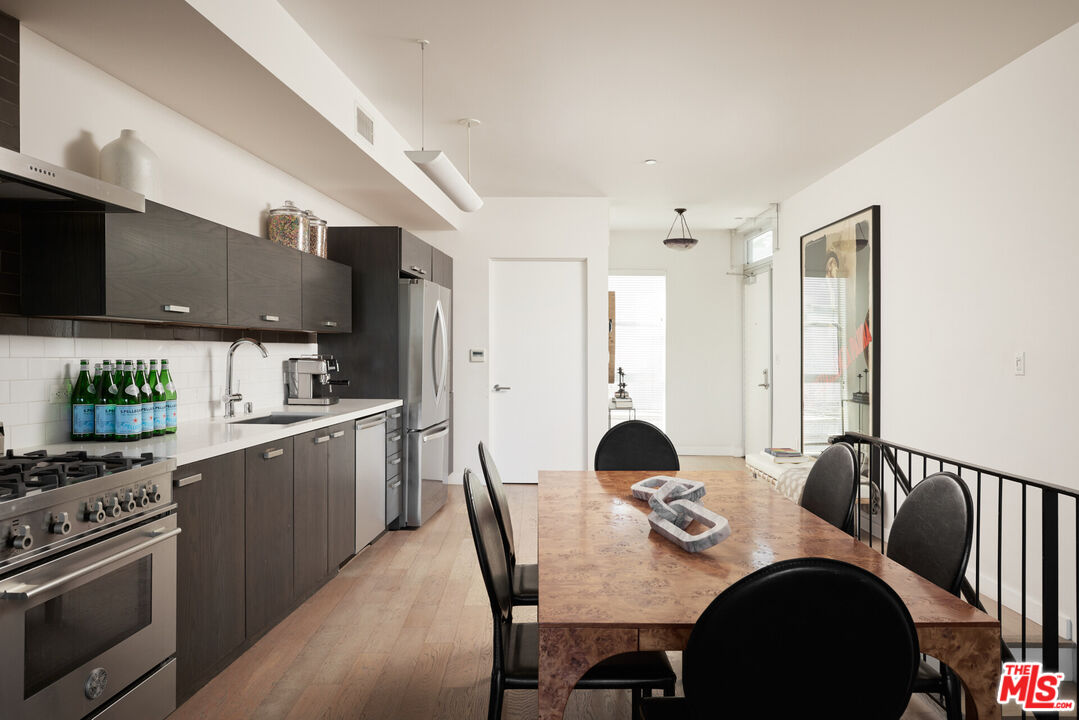 751 N Fairfax Ave Unit: 10