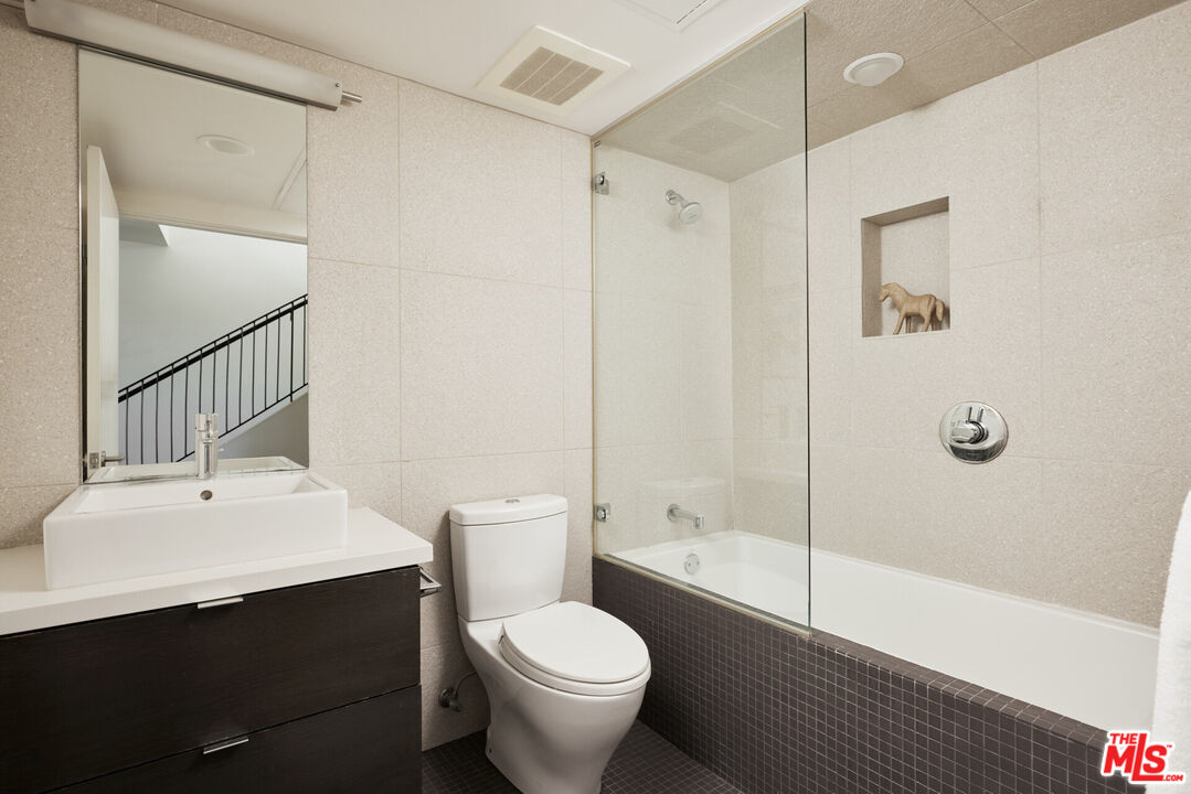 751 N Fairfax Ave Unit: 10