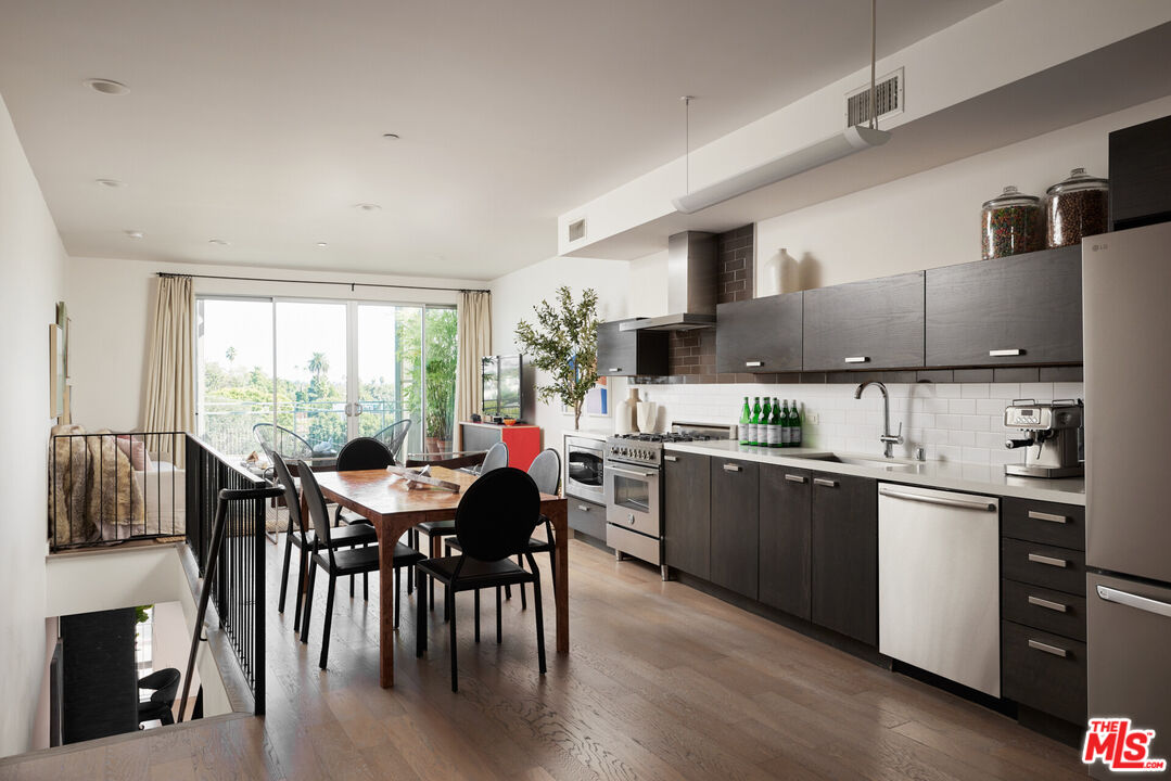 751 N Fairfax Ave Unit: 10