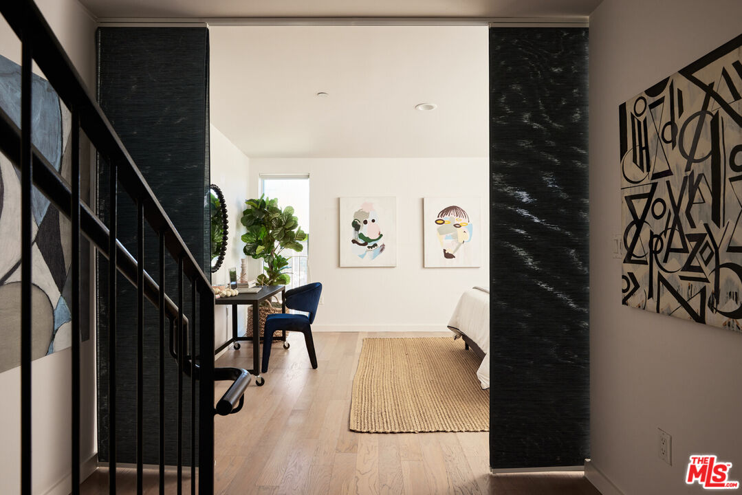 751 N Fairfax Ave Unit: 10