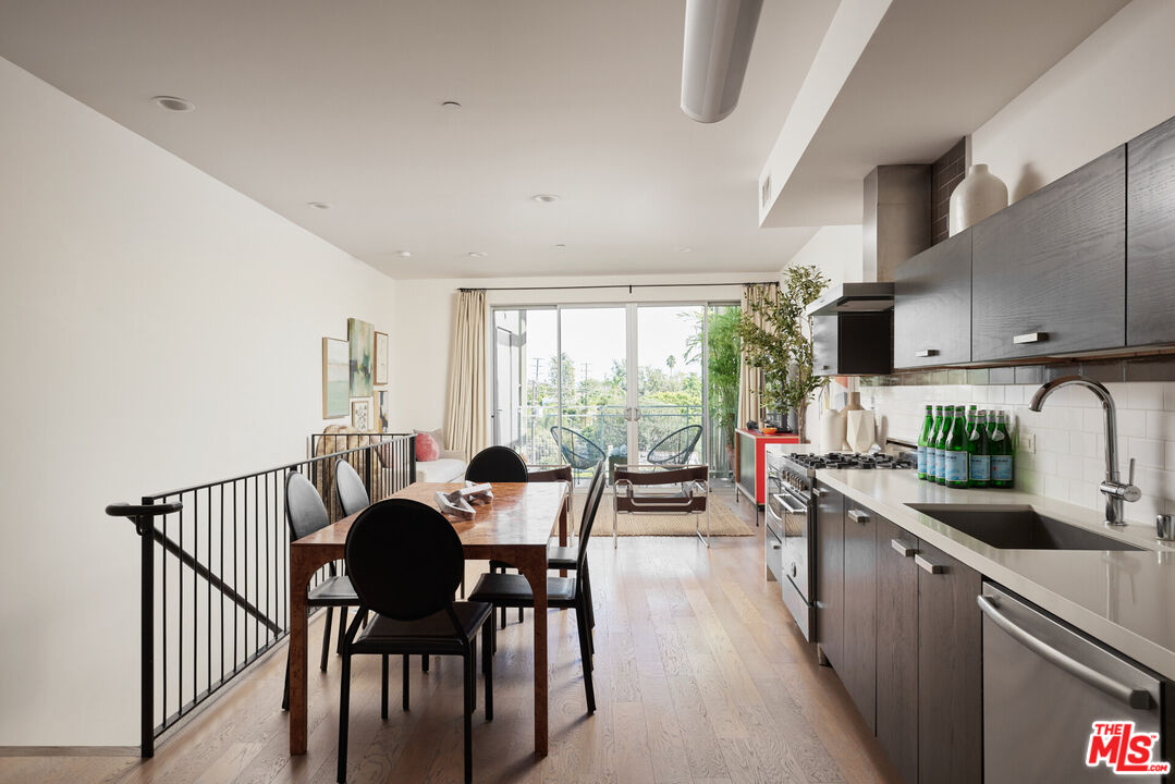 751 N Fairfax Ave Unit: 10