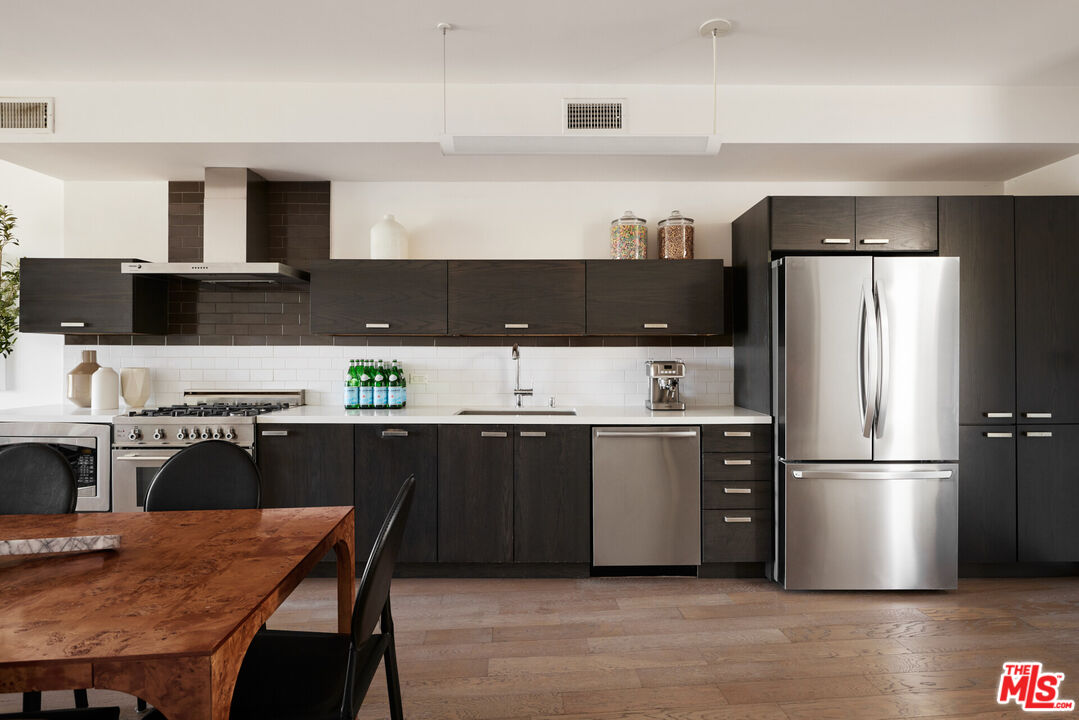 751 N Fairfax Ave Unit: 10