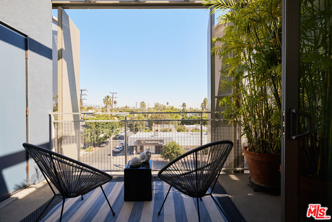 751 N Fairfax Ave Unit: 10