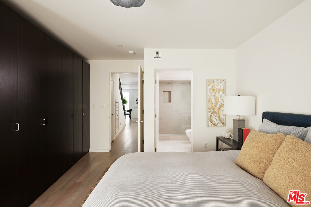 751 N Fairfax Ave Unit: 10