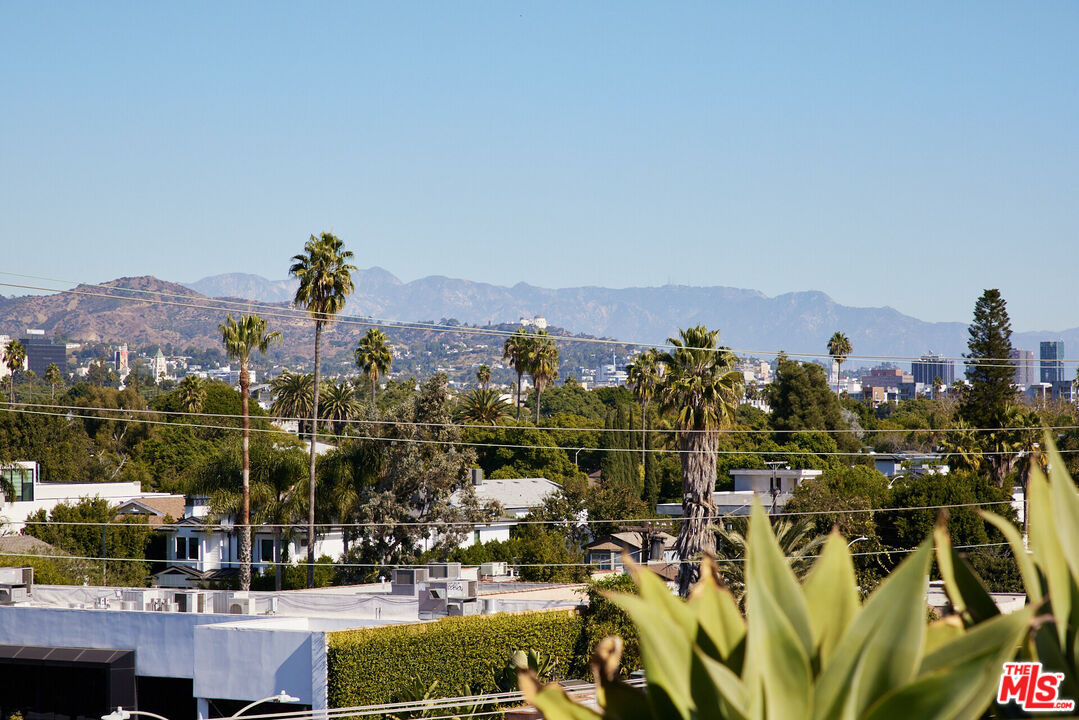 751 N Fairfax Ave Unit: 10