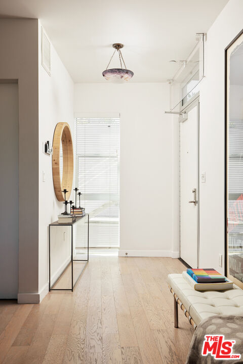 751 N Fairfax Ave Unit: 10