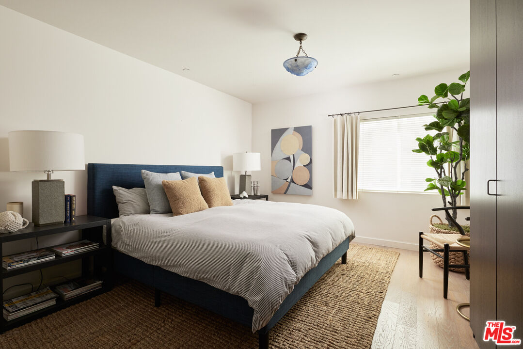 751 N Fairfax Ave Unit: 10