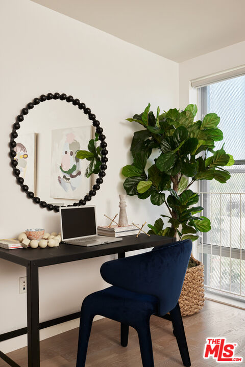 751 N Fairfax Ave Unit: 10