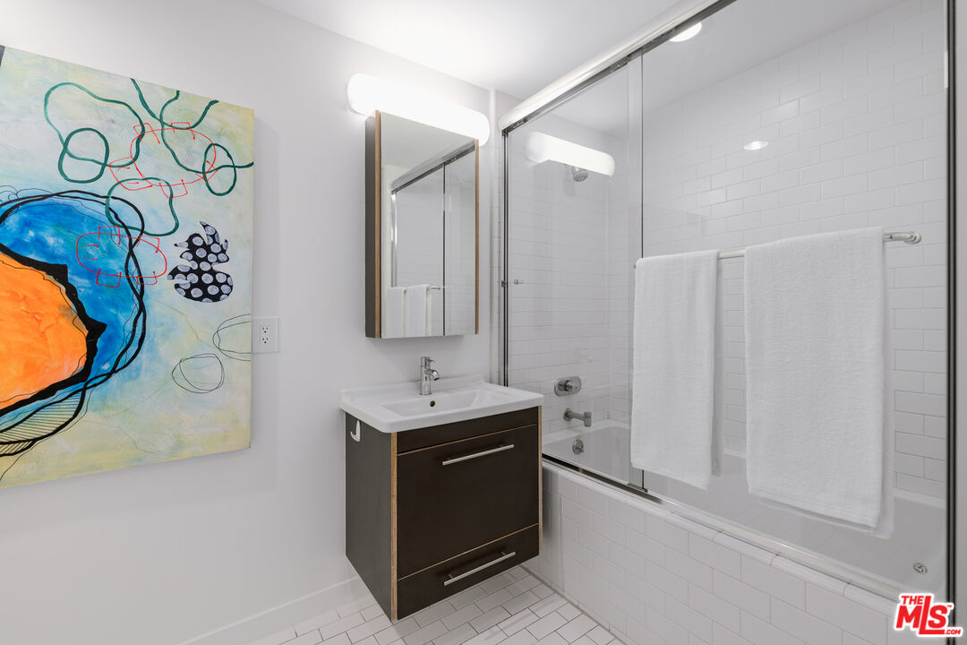 1322 N Detroit St Unit: 3