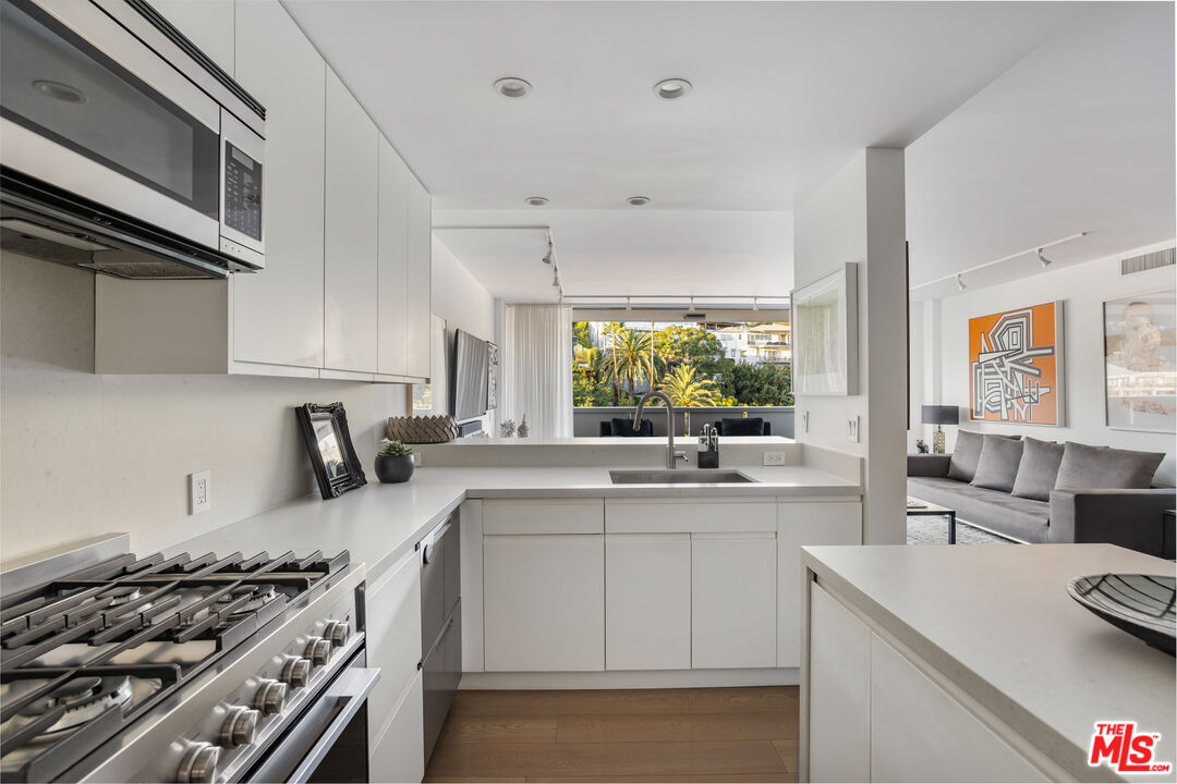 8787 Shoreham Dr Unit: 1002