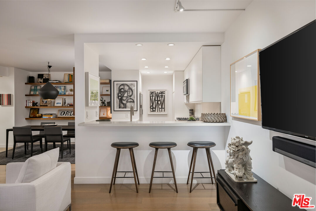 8787 Shoreham Dr Unit: 1002