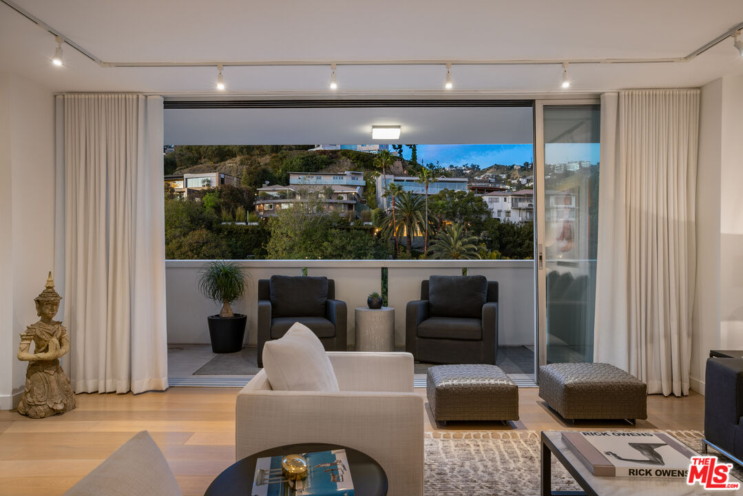 8787 Shoreham Dr Unit: 1002