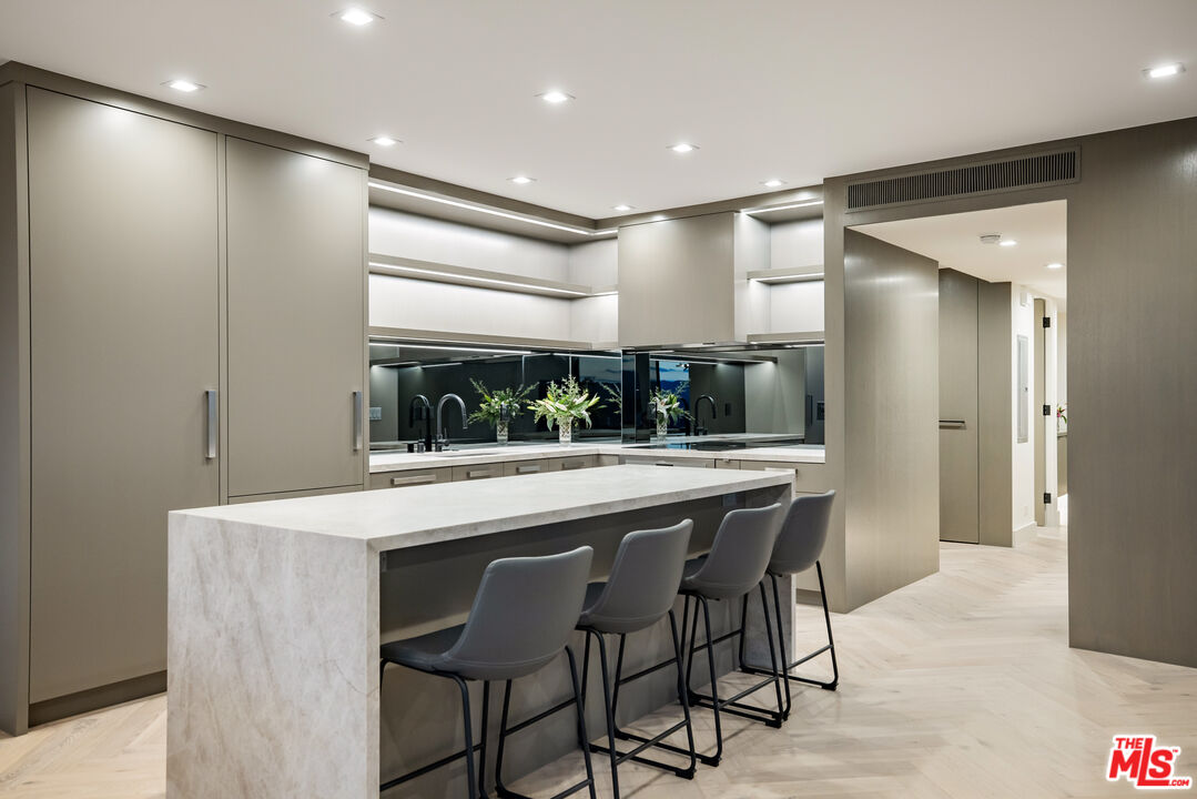 2220 Avenue Of The Stars Unit: 2601