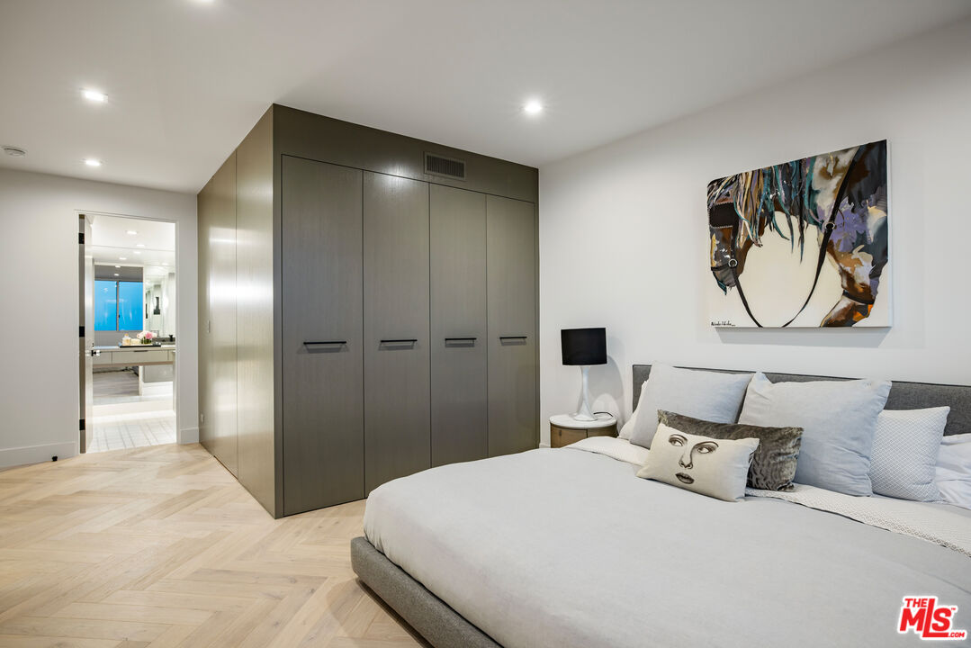 2220 Avenue Of The Stars Unit: 2601