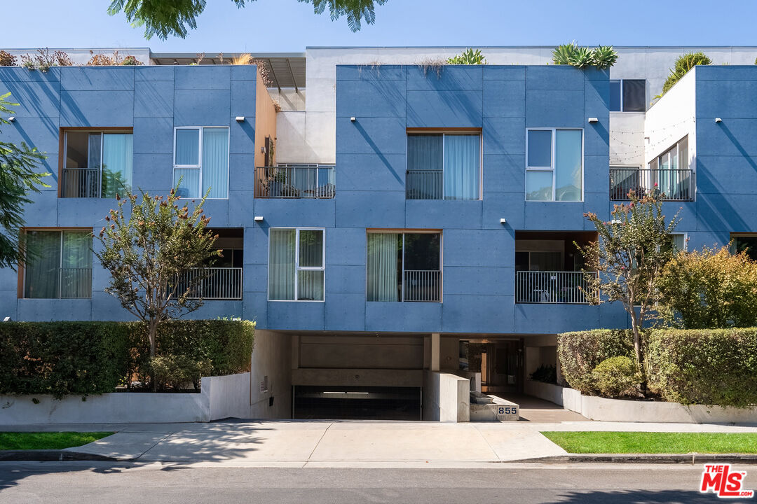 855 Croft Ave Unit: 301