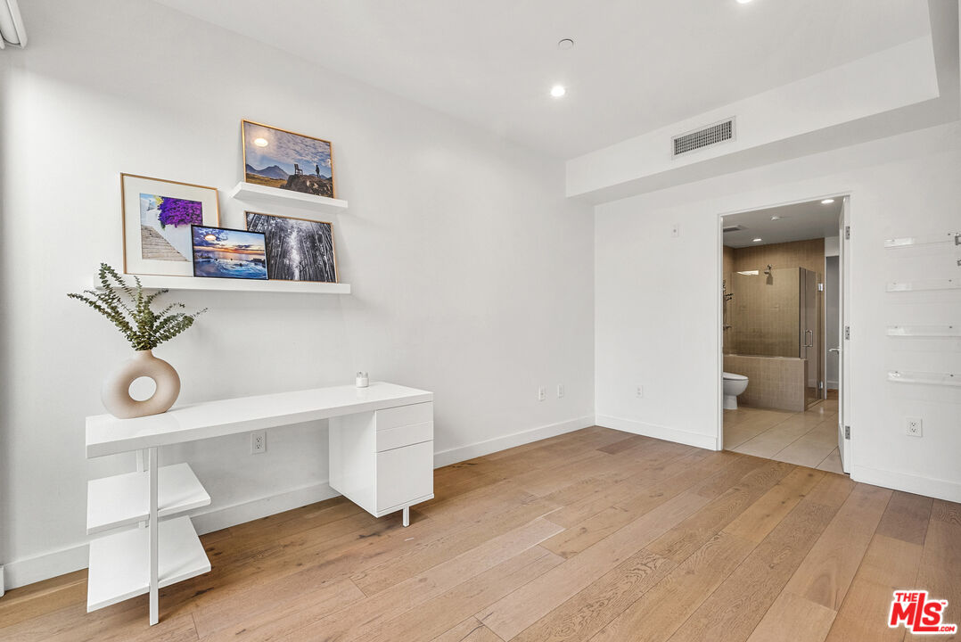 855 Croft Ave Unit: 301