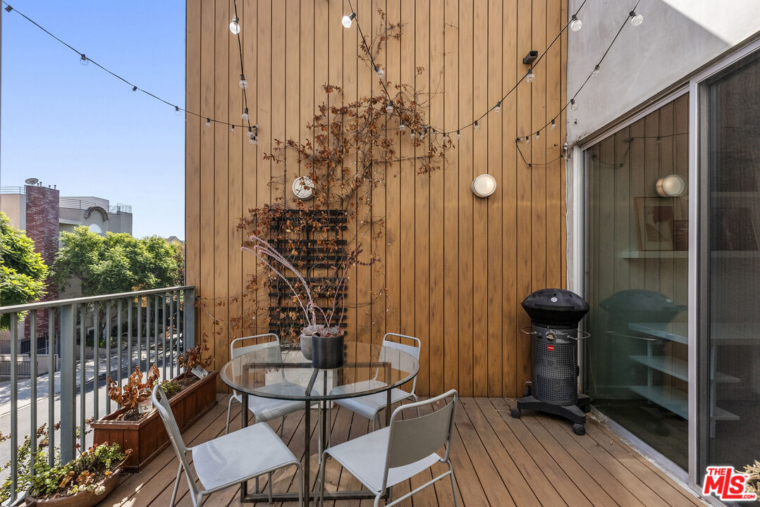 855 Croft Ave Unit: 301