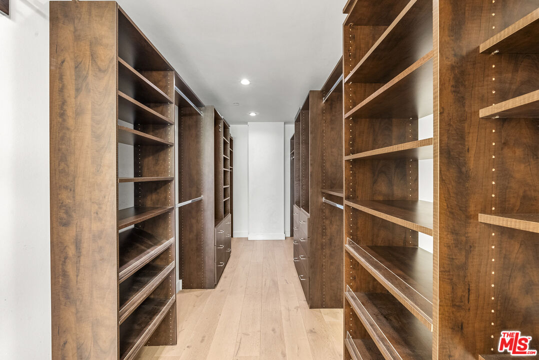 855 Croft Ave Unit: 301