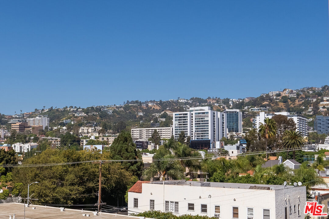 855 Croft Ave Unit: 301