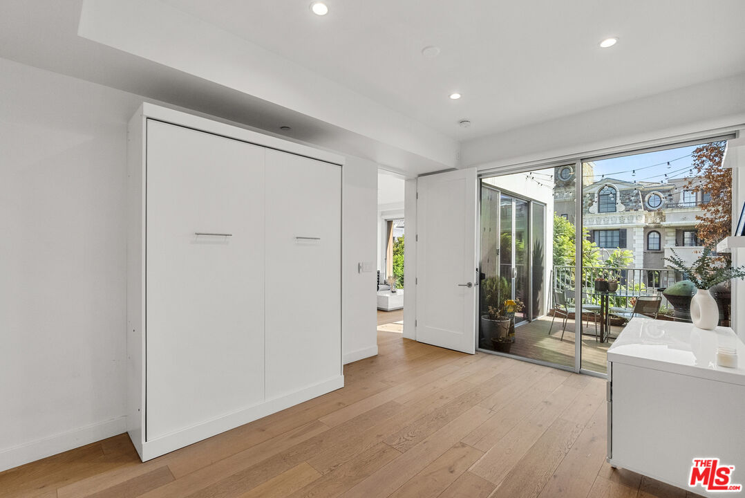 855 Croft Ave Unit: 301