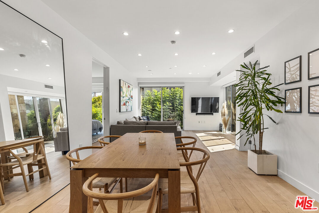 855 Croft Ave Unit: 301