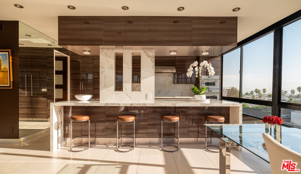 10350 Wilshire Blvd Unit: 602