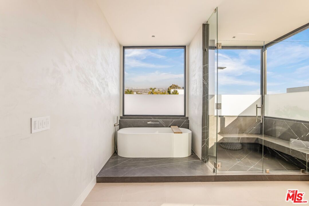 9405 Sierra Mar Pl