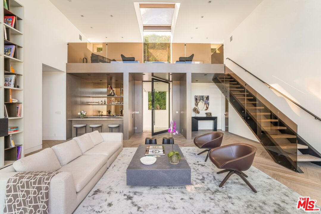 9405 Sierra Mar Pl