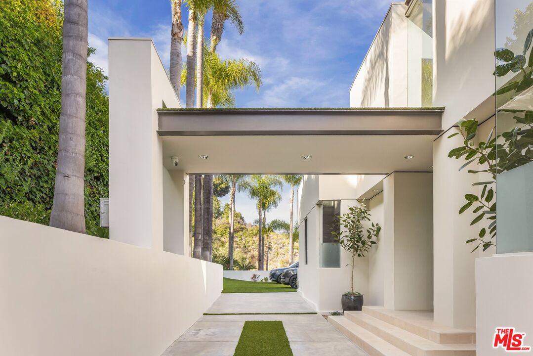 9405 Sierra Mar Pl