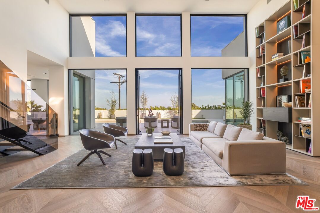 9405 Sierra Mar Pl