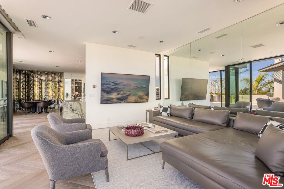 9405 Sierra Mar Pl