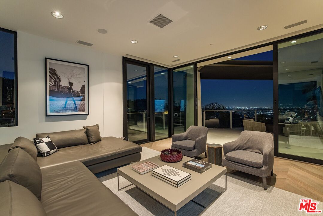 9405 Sierra Mar Pl