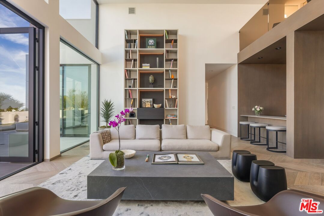 9405 Sierra Mar Pl