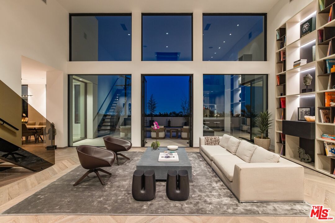 9405 Sierra Mar Pl