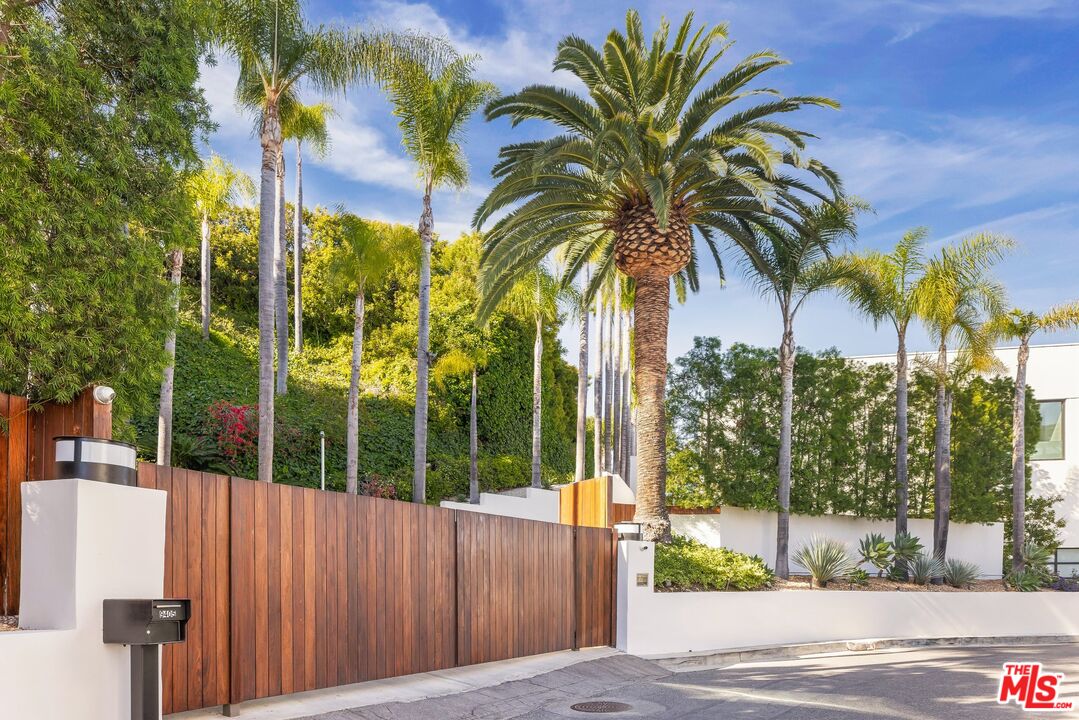 9405 Sierra Mar Pl