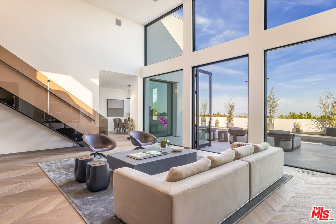 9405 Sierra Mar Pl