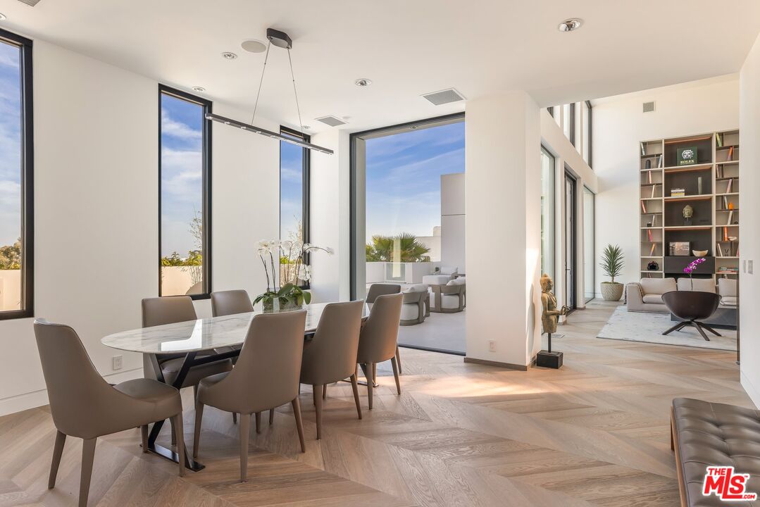 9405 Sierra Mar Pl