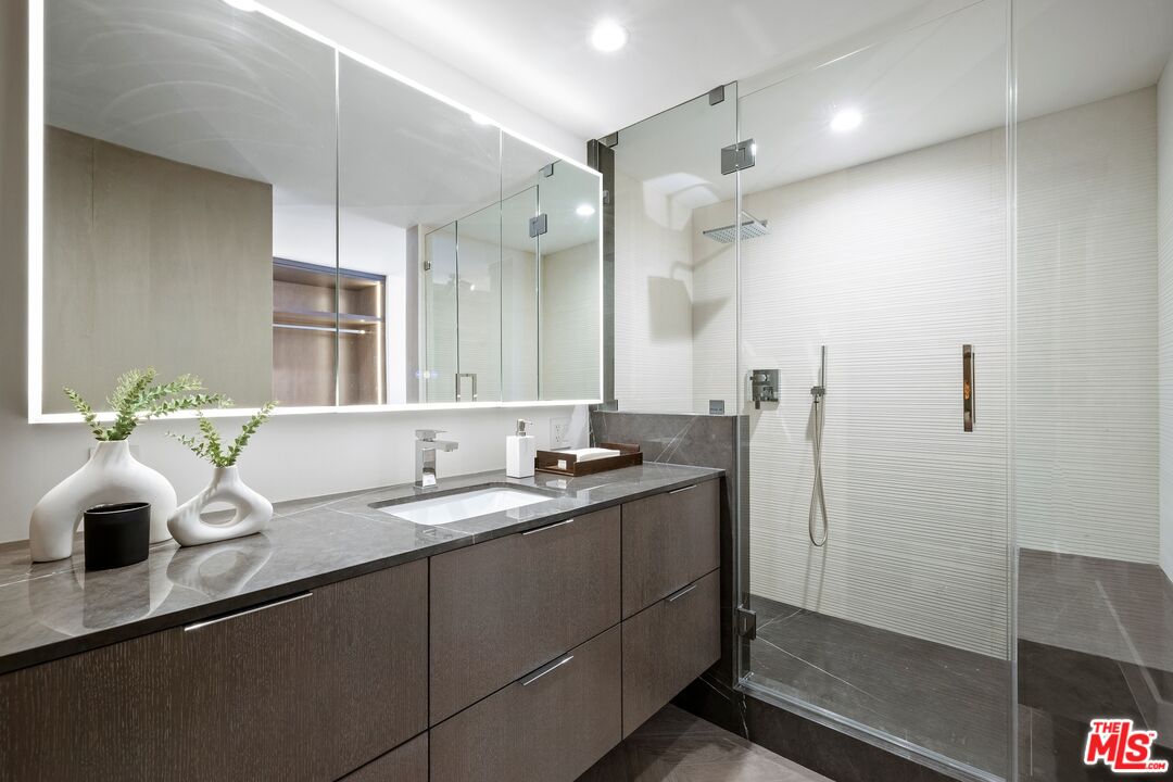 2222 Avenue Of The Stars Unit: 1804