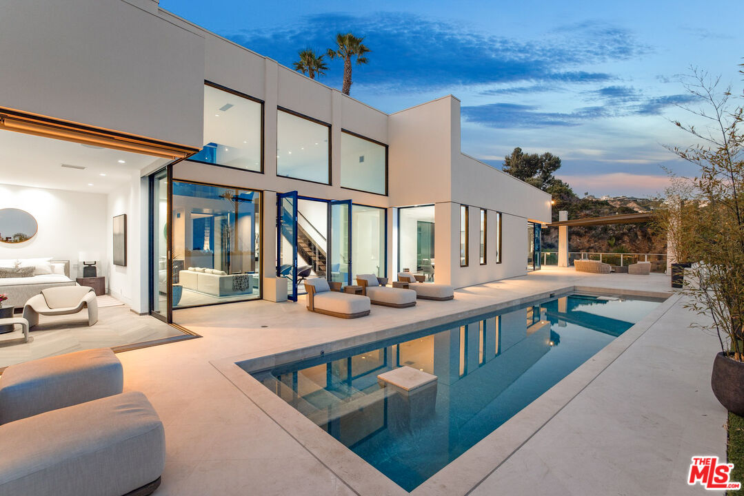 9405 Sierra Mar Pl