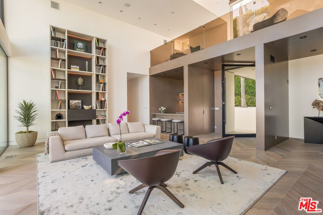 9405 Sierra Mar Pl