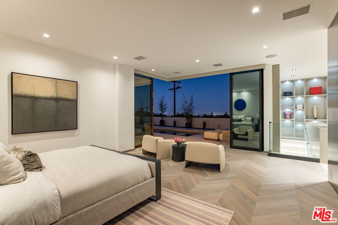 9405 Sierra Mar Pl