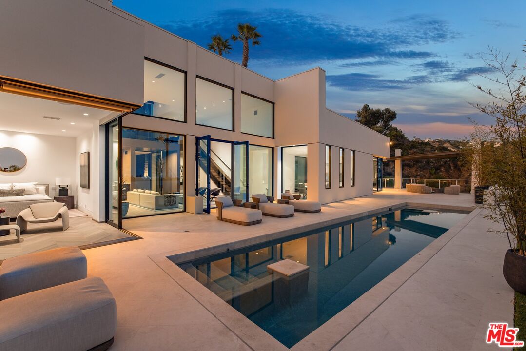 9405 Sierra Mar Pl