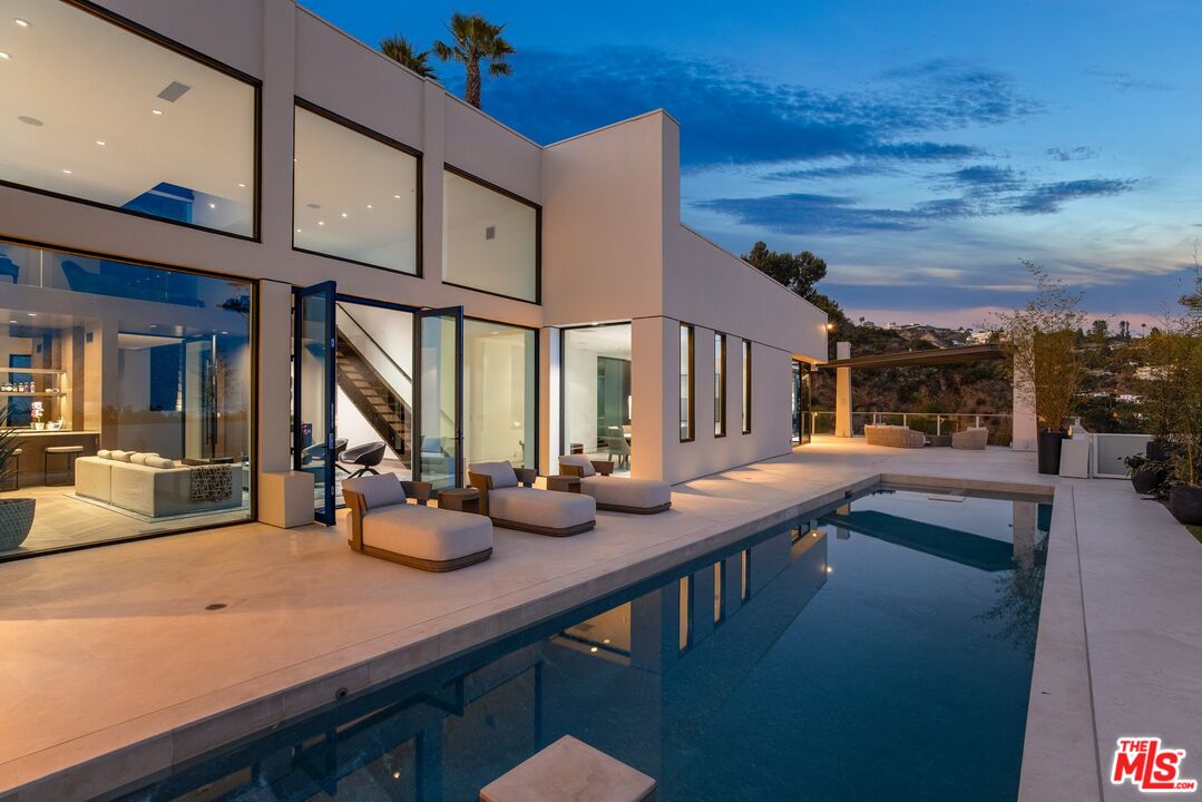 9405 Sierra Mar Pl